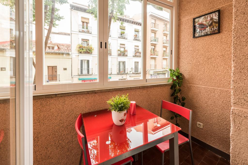 Apartamentos El Rastro Madrid Luaran gambar